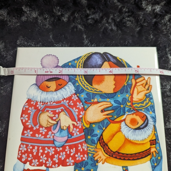 Rare Barbara LaVallee Signed 1996 Tile Trivet  Igloo Eskimos Mother Child Native - Picture 4 of 4